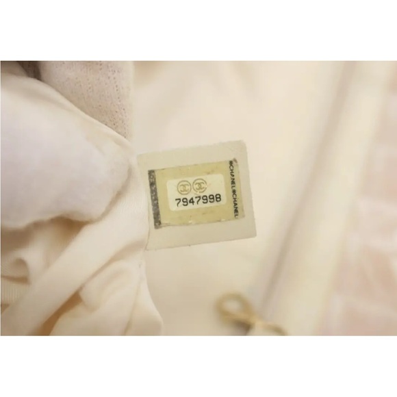 💯 Authentic 😍 CHANEL 😍 Nylon Travel Bag in Amazing Condition - Picture 9 of 13